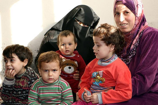 Suriyeli anne engelli çocukları için yardım bekliyor