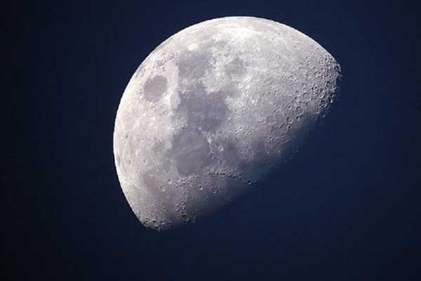 Ay'ın karanlık yüzü için uydu gönderdi