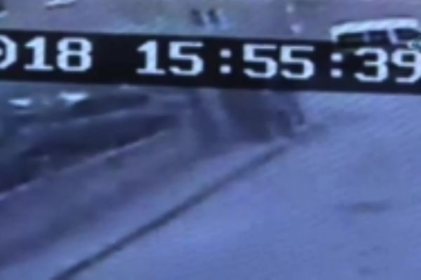 Dikkatsiz sürücü anne ve 2 çocuğunu ezdi