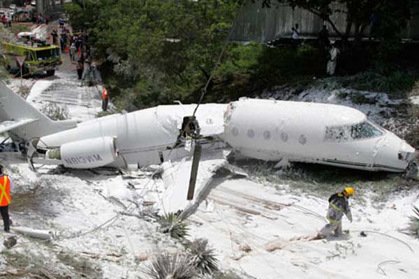 Honduras'ta uçak düştü!