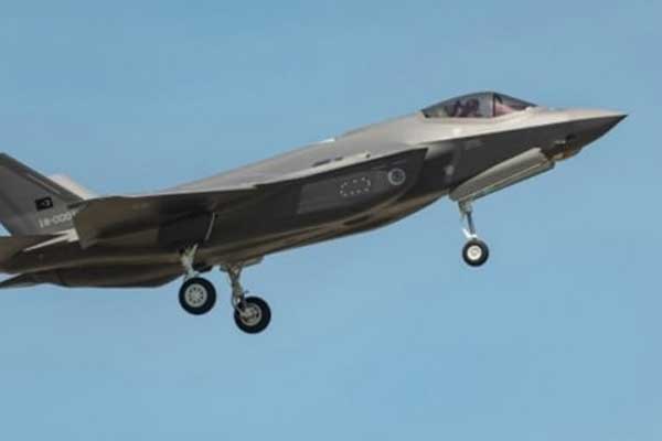 Türk bayraklı ilk F-35 havalandı!