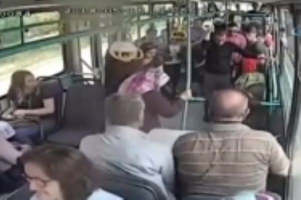 Kahraman şoför kadının hayatını kurtardı