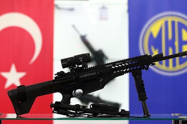 Türkiye'den milli piyade tüfeği hediyesi
