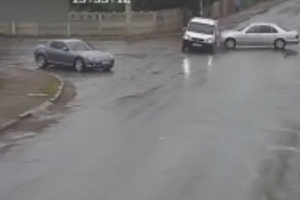 Kaza bitmeden ayağa kalktı