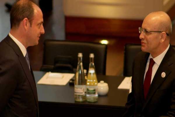 Şimşek ve Çetinkaya, yatırımcılarla buluşmak için Londra'ya gidiyor