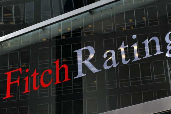 Fitch: Türk lirasındaki zayıflık kredi notunu etkiler