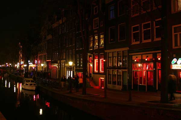 Hollanda'da fuhuş sektörü mülteci çocukların peşinde