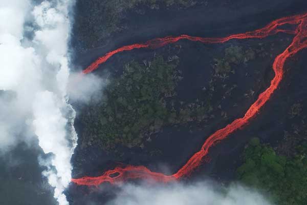 Hawaii'de lav akışı devam ediyor