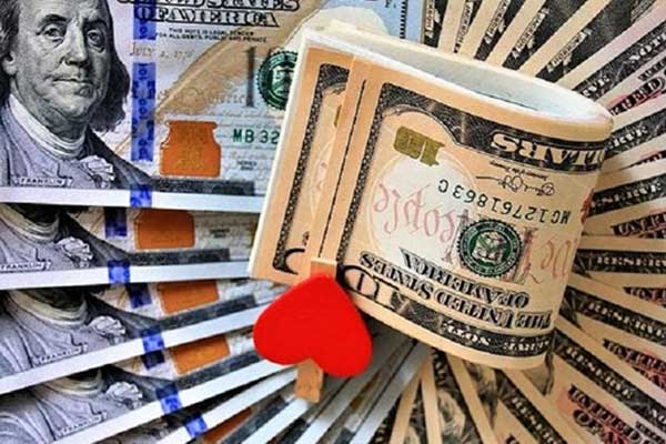 Hediyesi 52 bin dolardan oluşan para buketi