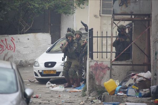 İsrail askerlerinden Filistin mülteci kampına baskın