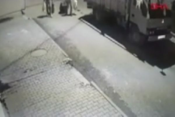 İçinde ceset olan bavulu böyle taşıdılar