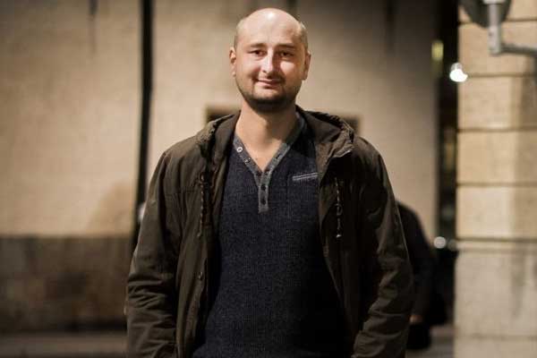 Rus Gazeteci Arkady Babchenko Kiev'de öldürüldü