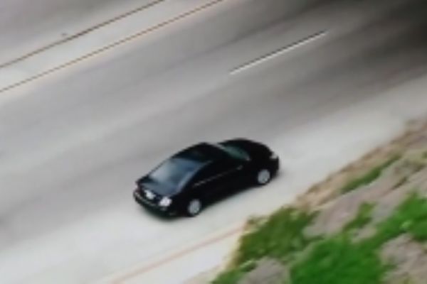 Şüpheli araç yerine masum aracı takip eden polis