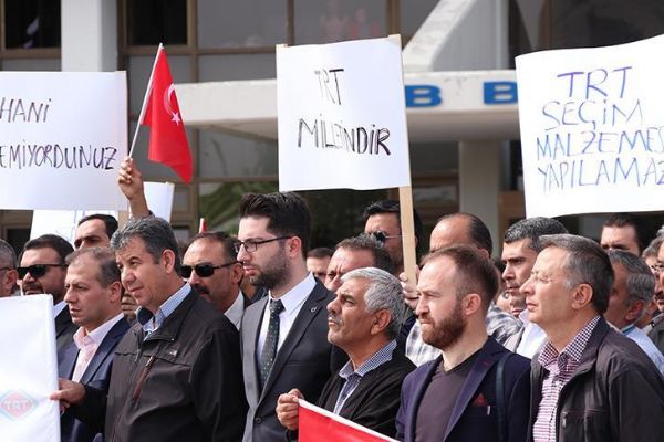 TRT çalışanlarına yönelik saldırılar protesto edildi