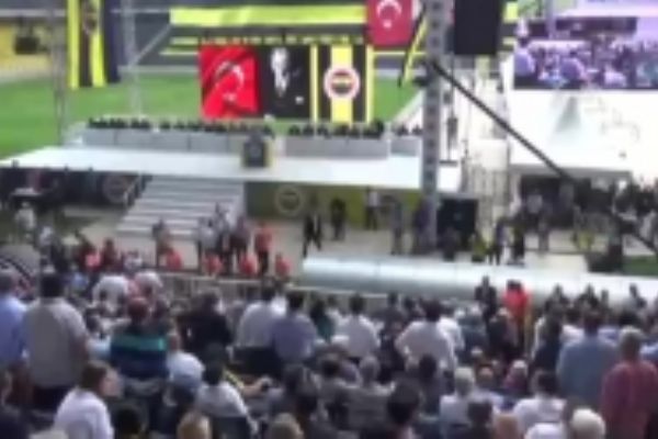 Fenerbahçe Kongresi’nde gerginlik