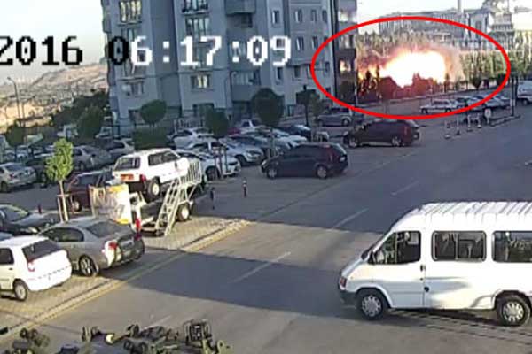 15 Temmuz'dan yeni görüntüler! Darbeciler Külliye'yi böyle bombalamış