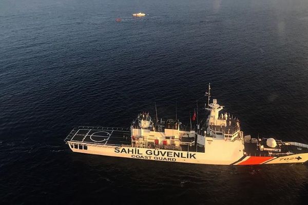 Demre açıklarında göçmenleri taşıyan sürat teknesi battı