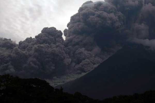Yanardağ patlaması sonrası drone görüntüleri yayınlandı