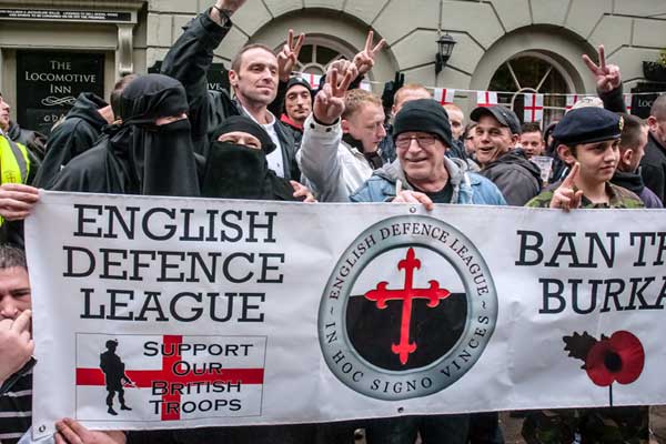 İngiltereli Müslümanlardan Theresa May'e: İslamofobiye karşı önlem al!