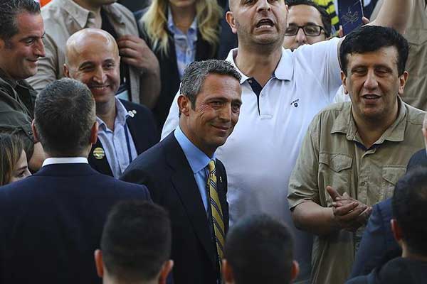 Ali Koç, mazbatasını taraftarın önünde alacak