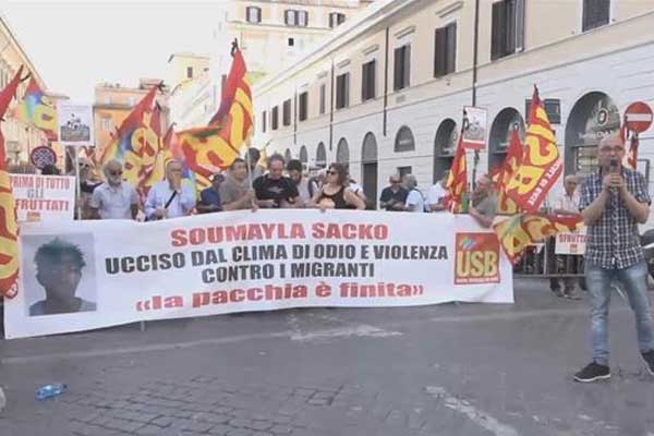İtalya'da öldürülen mülteci için protesto