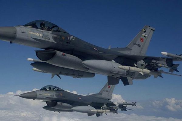 Irak'ın kuzeyindeki Zap bölgesine hava harekatı