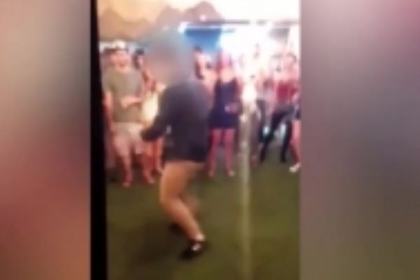 Dans ederken bir kişiyi yanlışlıkla vurdu