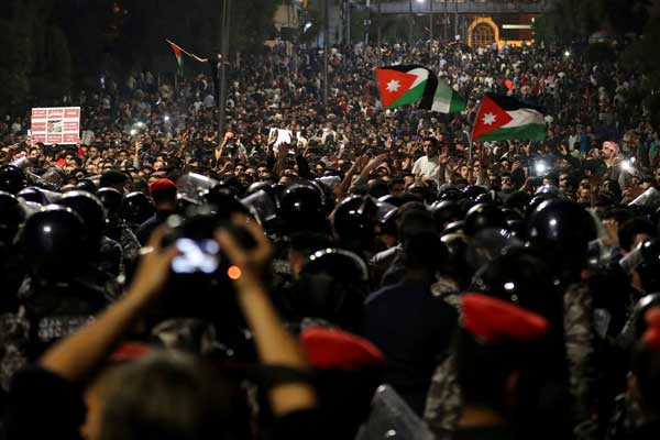 Başbakanın istifasına rağmen Ürdün'de protestolar durulmuyor