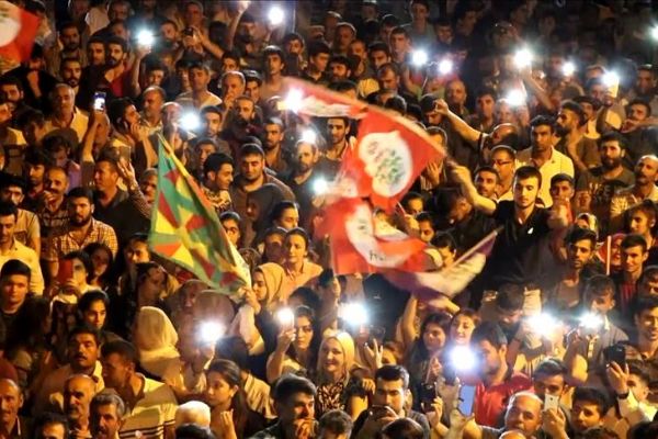 HDP mitinginde terör örgütü PKK propagandası