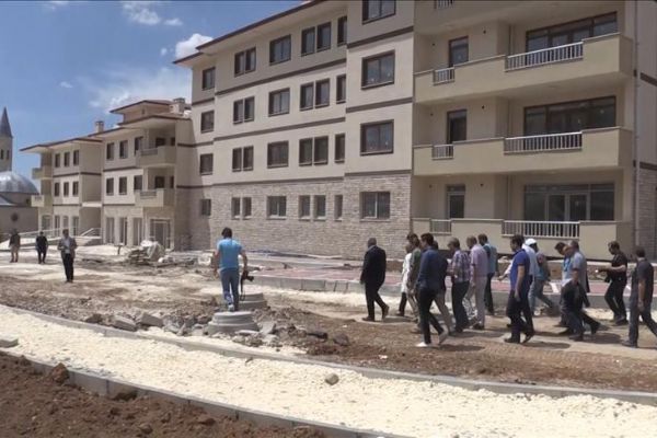 Terör mağdurları konutlarına kavuşuyor