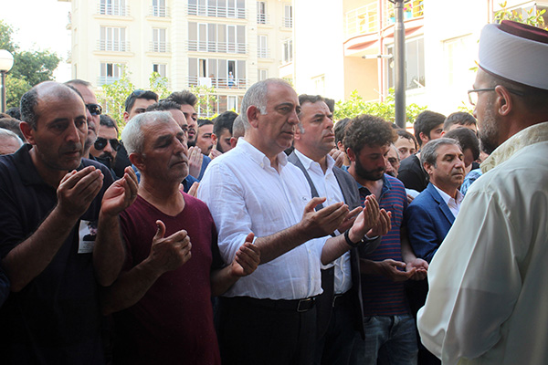 Müzisyen Onur Can Özcan İstanbul'da defnedildi