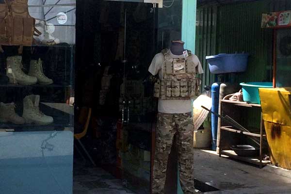 ABD askeri üniformaları, Afganistan'da kara borsada!