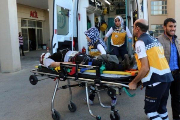 Siverek'te 2 otomobil çarpıştı: 4 kişi yaralandı