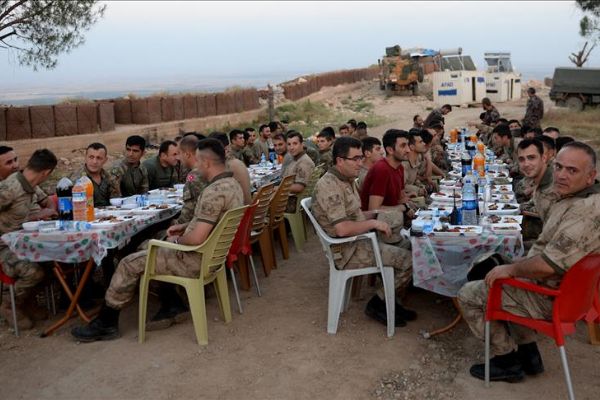 Afrin kahramanlarıyla Burseya'da iftar
