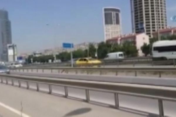 Taksici yaptığıyla yürekleri ağza getirdi