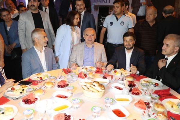 Başkan Uysal Kağıthaneliler ile ''Komşuluk Sahuru''nda buluştu