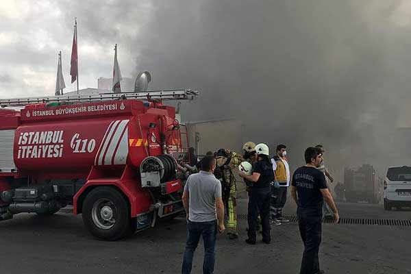 Tekstil maddeleri üreten fabrikada yangın