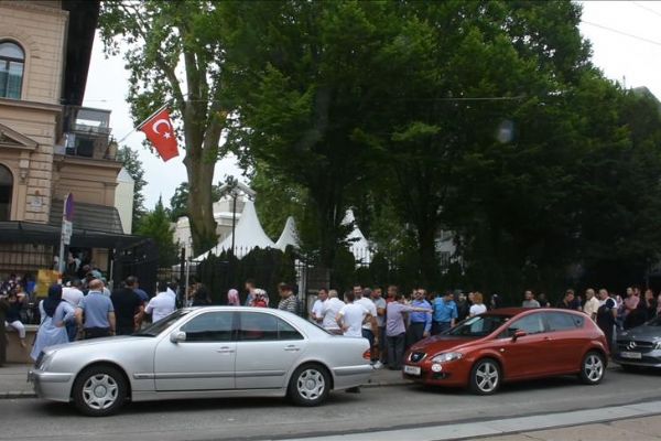 Avusturya’daki Türklerden sandığa yoğun ilgi