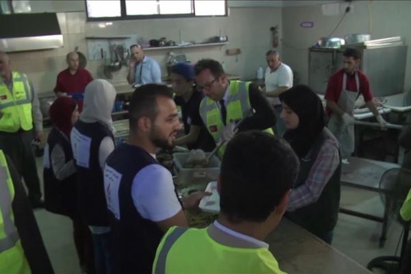 TİKA'dan Nablus'taki 250 Filistinli yetim için iftar
