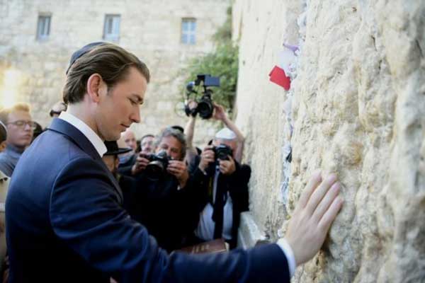 Sebastian Kurz Ağlama Duvarı'nda