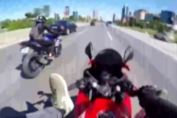 Motosikletiyle dehşet saçtı