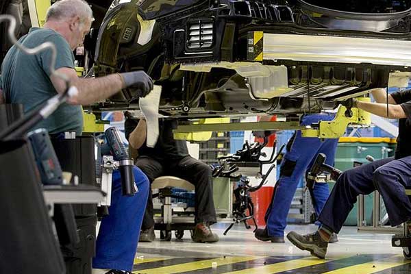 Avrupa'da sanayi üretimi nisanda düştü