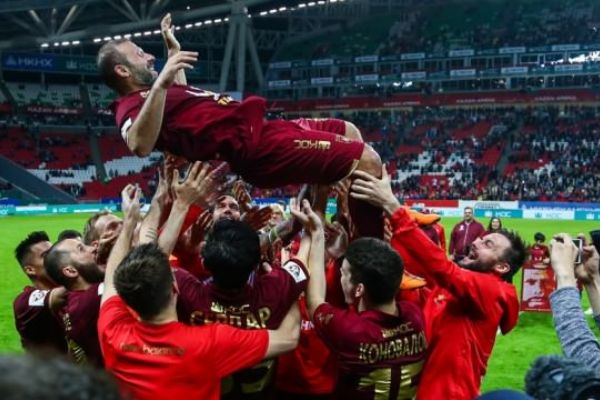 Gökdeniz Karadeniz'e büyük onur