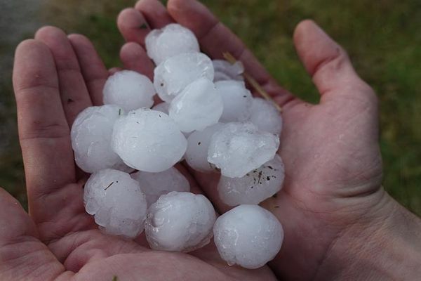 Kırklareli'nde ceviz büyüklüğünde dolu yağdı