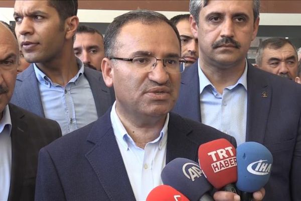 Başbakan Yardımcısı Bozdağ: Ezanların vaktinin dışında okunması söz konusu değil