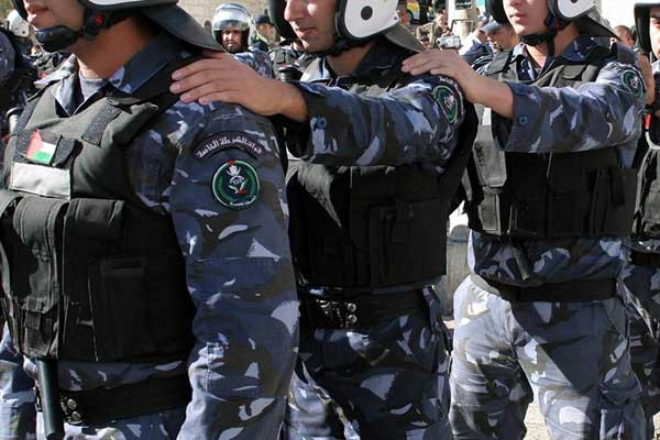 Abbas yönetiminin Gazze yaptırımlarını protesto eden Filistinliler tutuklandı