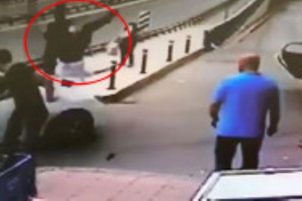 Trafikte tartıştığı adamı ezdi!