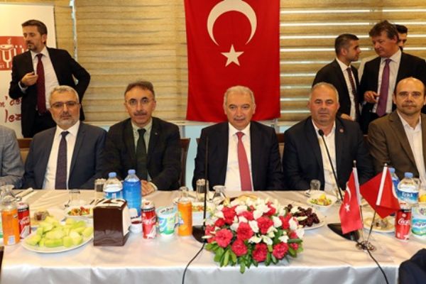 İBB Başkanı Mevlüt Uysal: Gençlerimize karşı bonkörüz