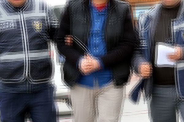 Kırmızı bültenle aranan kişi Bosna Hersek'te yakalanarak Türkiye'ye iade edildi