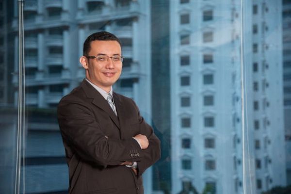 Şarj olurken telefonu patlayan CEO yanarak can verdi